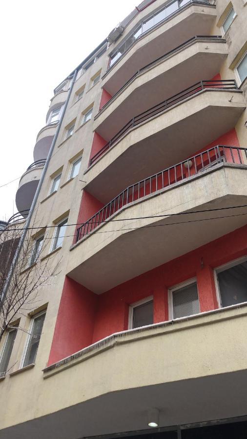 Ora-Prn,Cosy Apartment In The City Center Pristina Exteriör bild